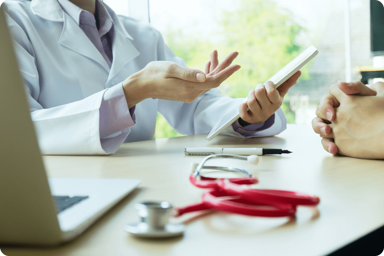 doctor-patient-are-discussing-something