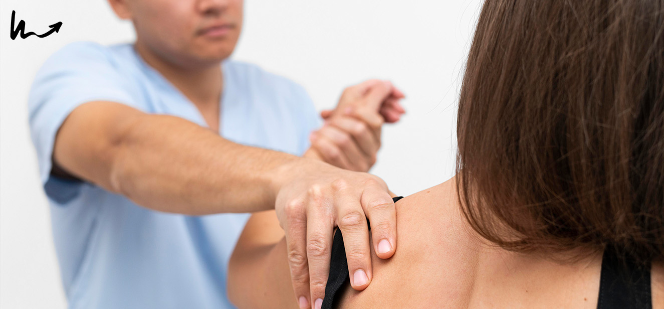 shoulder physiotherapy session